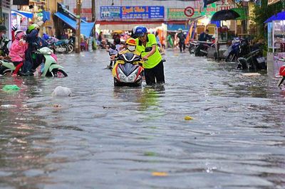 Điệp khúc 'mưa ngập + triều cường', Thành phố Hồ Chí Minh ứng phó ra sao?