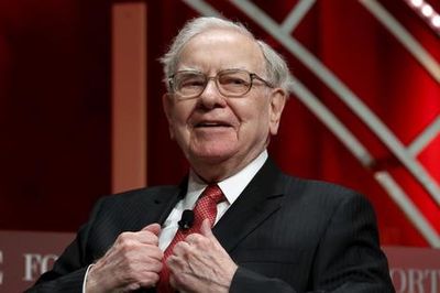 Tỷ phú Warren Buffett rời ghế Chủ tịch Berkshire Hathaway ở tuổi 96: Thông điệp 4 chữ đúc kết mức sinh lời hơn 6 triệu phần trăm
