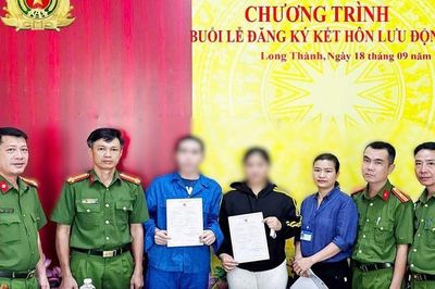 Lễ đăng ký kết hôn đặc biệt giữa nơi tạm giam, mở thêm niềm tin cho người lầm lỗi