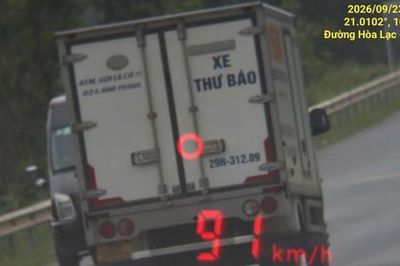 Cảnh sát giao thông Hà Nội siết tốc độ trên tuyến Hòa Lạc - Hòa Bình