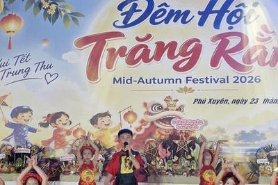 Ấm áp 'Đêm hội Trăng rằm' xã Phú Xuyên