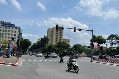 Thời tiết Hà Nội 10 ngày tới và cả nước: Nơi nắng nóng oi bức, nơi mưa tầm tã kéo dài