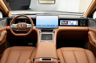 SUV điện ngang cỡ Hyundai Palisade, dài 5,2m, nội thất đẳng cấp, đi tới 960 km, sạc siêu tốc 9 phút, đẹp sang trọng có giá bao nhiêu?
