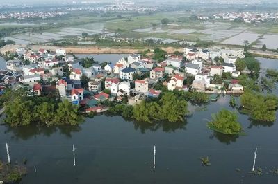 Hiện trạng hàng chục hộ dân thôn ven sông Tích ở Hà Nội ra sao sau 1 tuần ngập lũ?
