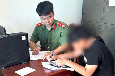 Thiếu niên 13 tuổi sử dụng tài khoản Tiktok chia sẻ clip khiêu dâm lên mạng