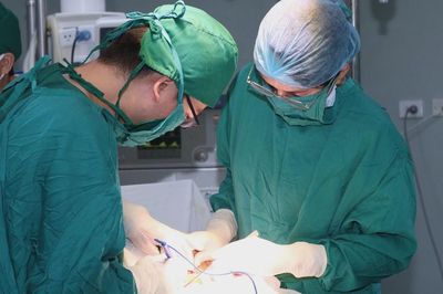 Sản phụ nguy kịch vì xoắn tử cung 180 độ