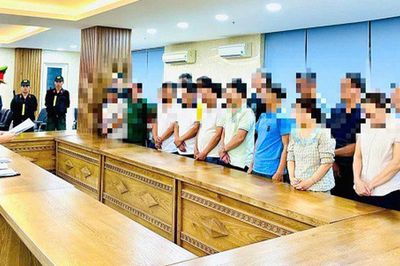 Khởi tố 8 cán bộ trật tự đô thị 'bảo kê' xây dựng trái phép