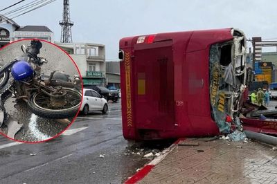 Xe giường nằm tông liên hoàn tại ngã tư Gò Găng khiến 2 người tử vong