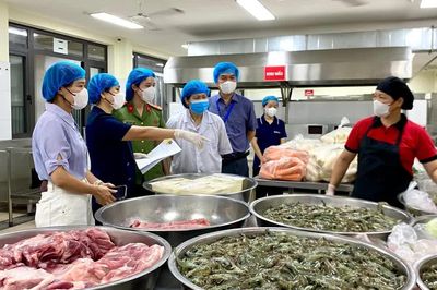 Kiểm tra bếp ăn trường học, truy xuất nguồn gốc mã nhập thực phẩm