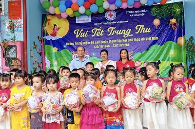 Hàng nghìn phần quà Trung thu tặng thiếu nhi Vĩnh Long