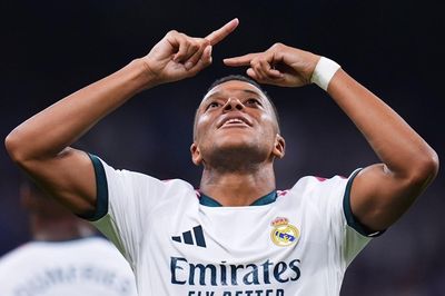 Nike 'trả đũa' Mbappé