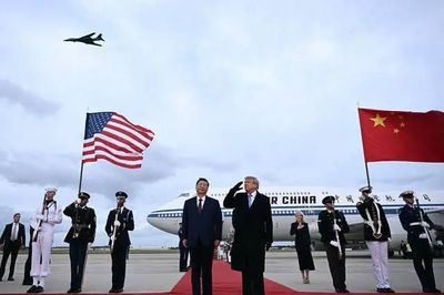 Hai oanh tạc cơ B-1 xuất hiện khi ông Trump đón ông Tập