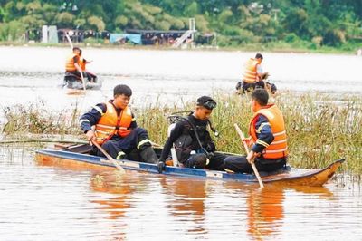 Tìm thấy thi thể nghi phụ nữ bị nước cuốn cùng ôtô