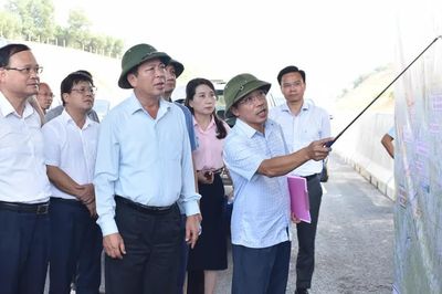Bộ trưởng Xây dựng Trần Hồng Minh kiểm tra tiến độ đường cao tốc Tuyên Quang-Hà Giang