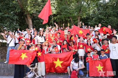 Sắc đỏ Việt Nam giữa Tuần lễ bạc