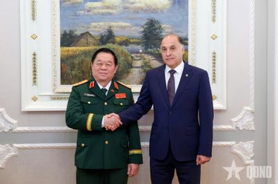 Đại tướng Nguyễn Trọng Nghĩa chào xã giao Thư ký Hội đồng An ninh Quốc gia Cộng hòa Belarus