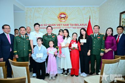 Mang tình cảm quê hương đến với kiều bào tại Belarus