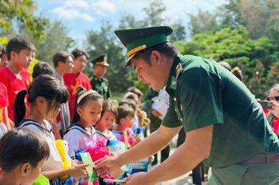 Ấm áp Trung thu nơi biên giới, biển đảo An Giang
