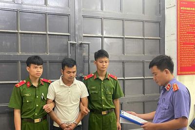 Khởi tố 'con nghiện' kiêm con buôn
