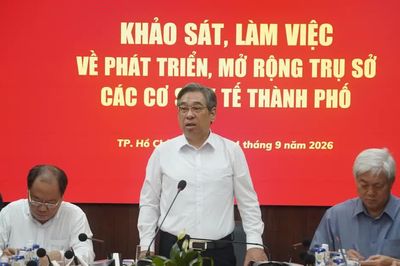 Phó Bí thư Thành ủy TPHCM Nguyễn Phước Lộc: Khẩn trương sắp xếp cơ sở y tế, không để gián đoạn hoạt động khám chữa bệnh