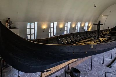 Người Viking có thật sự dùng tên lửa thiêu thuyền tang lễ?