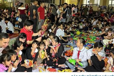 Đêm hội 'Trăng ấm Đồng Quặng' cho trẻ em vùng dân tộc thiểu số