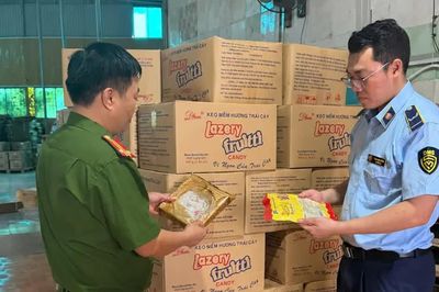 Tiêu huỷ gần 3.500 bánh trung thu không rõ nguồn gốc