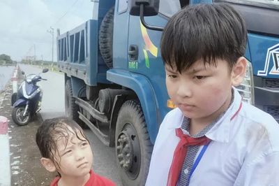 Nam sinh lớp 11 ở Ninh Bình dũng cảm cứu hai em nhỏ bị ngã sông