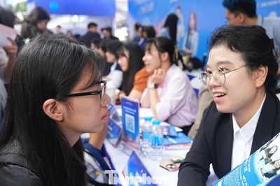 Bỏ cộng điểm chứng chỉ IELTS: Miếng bánh nghìn tỉ sẽ ra sao?
