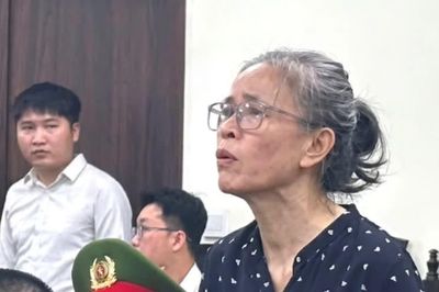 Cựu Chi cục trưởng An toàn vệ sinh thực phẩm khai doanh nghiệp 'tự nguyện' đưa tiền