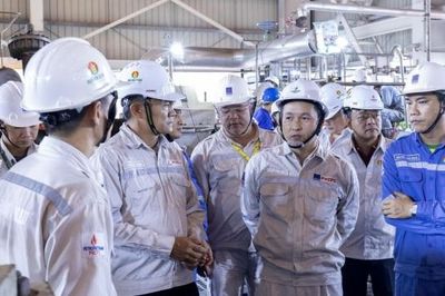 Lãnh đạo PVCFC động viên đội ngũ trực tiếp thực hiện bảo dưỡng Nhà máy Đạm Cà Mau