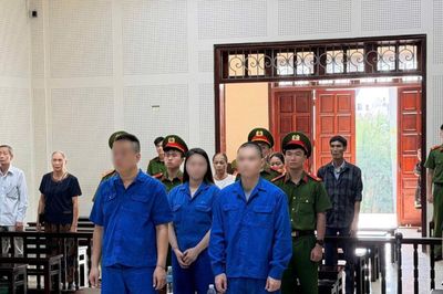 Mua bán ma túy, 3 bị cáo lĩnh hơn 54 năm tù