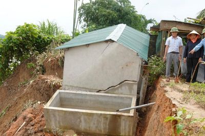 Sông Lam 'ăn' đất , 47 hộ dân mong 1 bờ kè