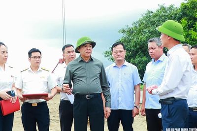 Chủ tịch UBND tỉnh Nghệ An kiểm tra hoạt động khai thác khoáng sản khu vực hạ lưu sông Lam