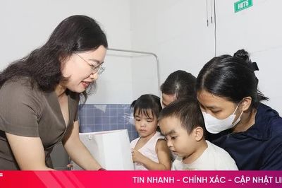 Lãnh đạo tỉnh Hà Tĩnh sẻ chia yêu thương với trẻ em dịp Tết Trung thu