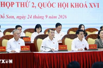 Thủ tướng tiếp xúc cử tri thành phố Hải Phòng trước Kỳ họp thứ hai Quốc hội