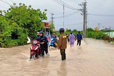 Mưa lớn từ Thanh Hóa đến Bắc Quảng Trị, cảnh báo nguy cơ lốc xoáy