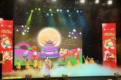 Rộn ràng đêm hội nghệ thuật 'Trẩy hội trăng rằm' năm 2026