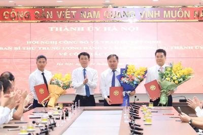 Hà Nội công bố các quyết định về công tác cán bộ