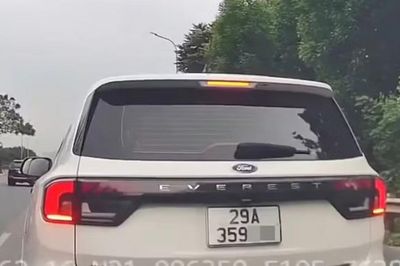 Phanh 'dọa' xe khác trên đường, tài xế nhận phạt 23 triệu đồng