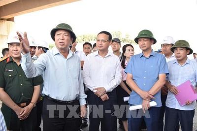 Bộ trưởng Bộ Xây dựng kiểm tra thi công tuyến cao tốc Tuyên Quang - Hà Giang