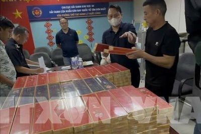 Khởi tố 4 người nước ngoài vận chuyển gần 18.000 bao thuốc lá lậu
