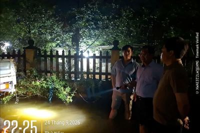 Xuyên đêm bơm nước chống ngập tại 3 trường học của xã Đồng Tiến