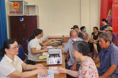 Không được khấu trừ trực tiếp lương hưu để thu hồi nợ ngân hàng