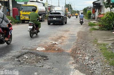 Người dân Sơn Kiên mong sớm sửa chữa quốc lộ 80