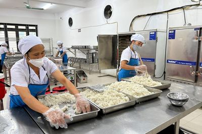 Cần khẩn trương ổn định bữa ăn bán trú cho học sinh