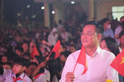 'Vầng trăng chiến sĩ' mang Trung thu đến trẻ em vùng cao Đà Nẵng