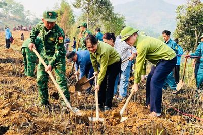 Khi cán bộ tự làm mới mình