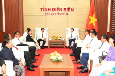 Thường trực Tỉnh ủy Điện Biên tiếp xã giao Đoàn công tác Liên hiệp Công đoàn 5 tỉnh Bắc Lào