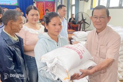 Vận động trao tặng 30 tấn gạo cho hộ nghèo, hoàn cảnh khó khăn của 6 xã